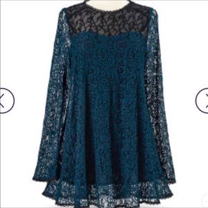 Nwot  embroidered lace net tunic top